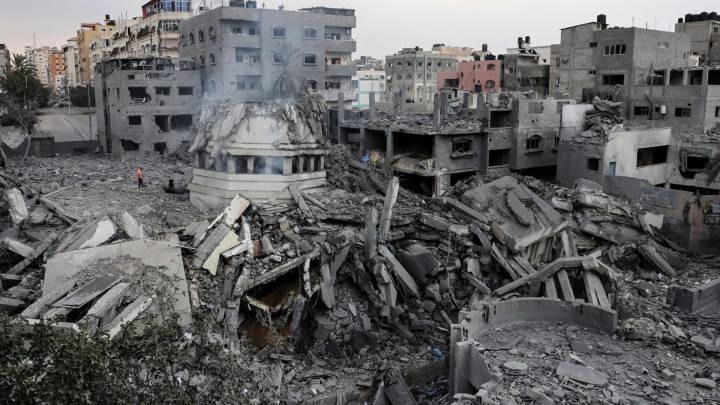 استشهاد 3 فلسطينيين في بيت لاهيا  ..  والمدفعية الصهيونية تنسف عشرات المنازل